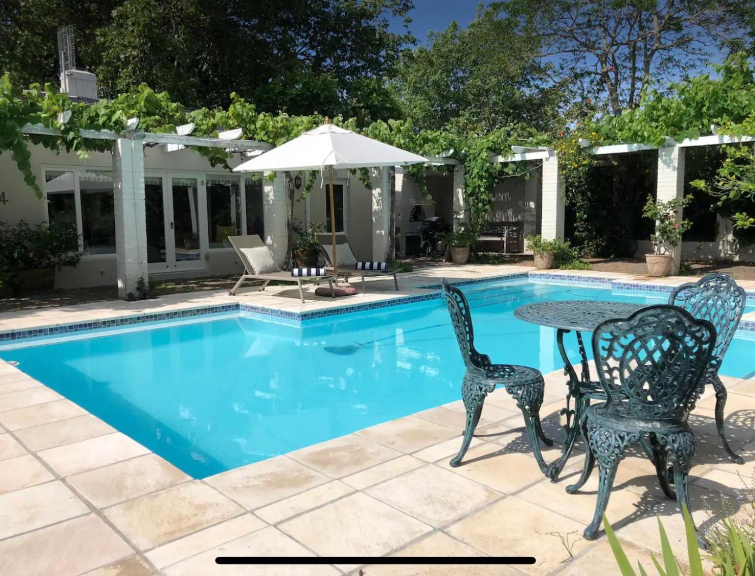 Guest Suite - Leafy Constantia Guest House Cape Town Exterior photo