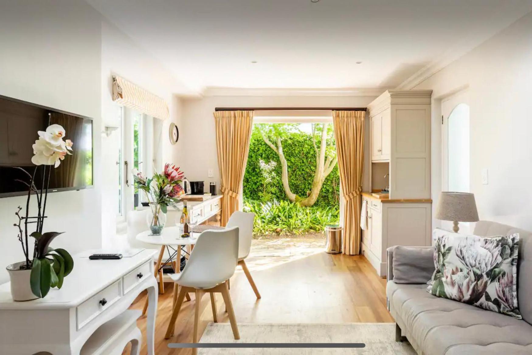 Guest Suite - Leafy Constantia Guest House Cape Town Exterior photo